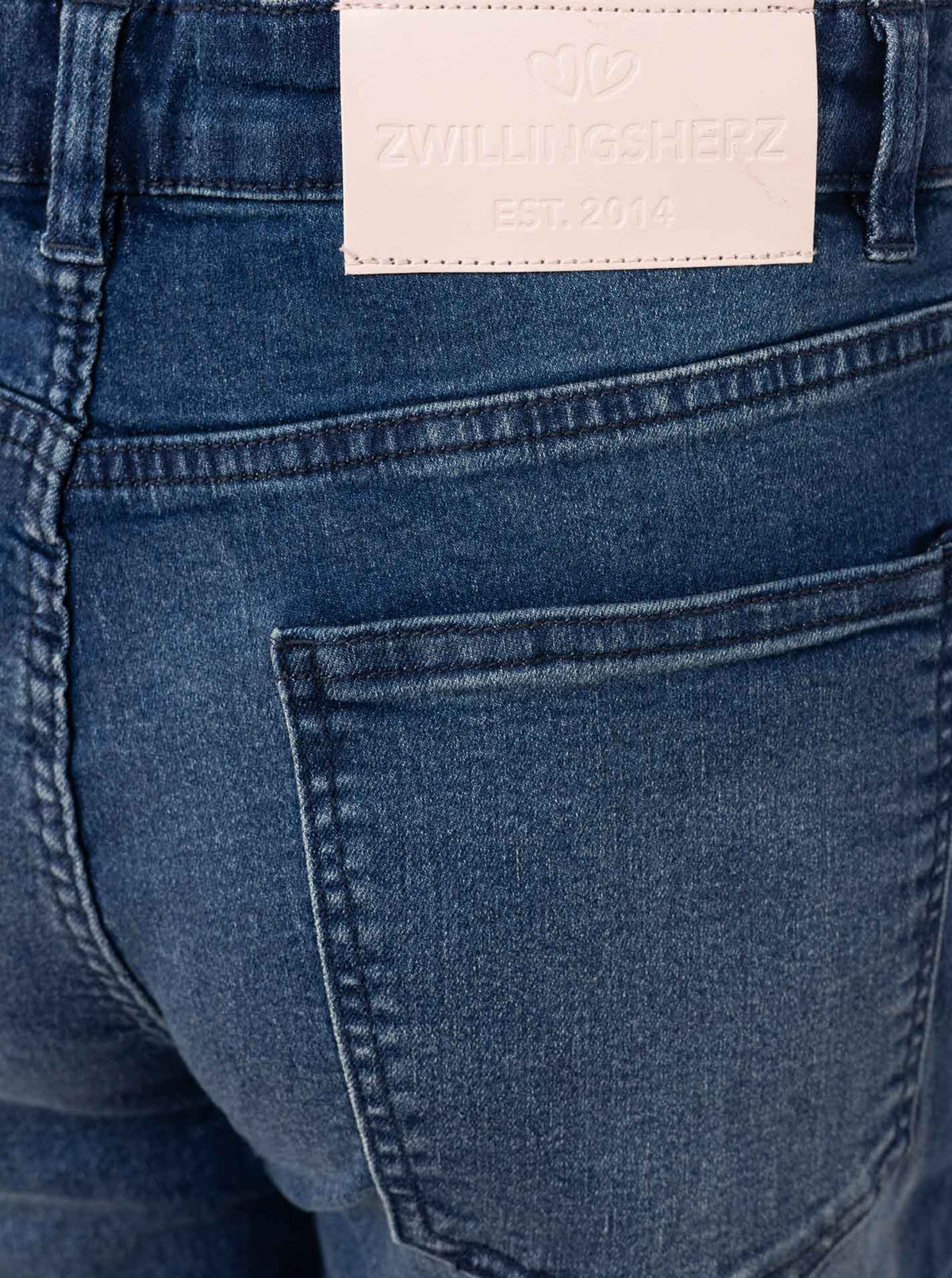 💕 Zwillingsherz Stretch Jeans mit leichtem Flared Mittelblau